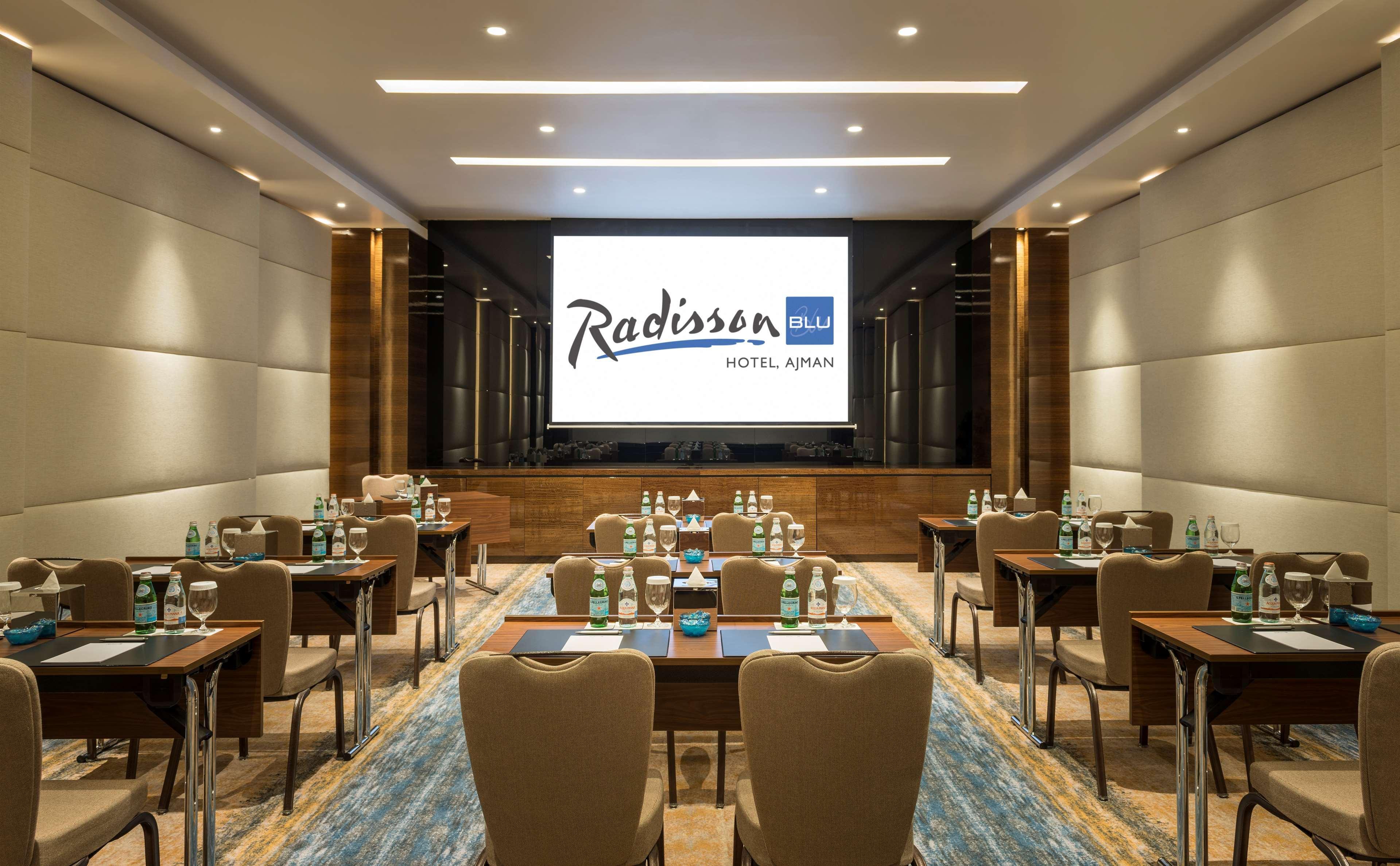 Radisson Blu Hotel, Ajman Exteriör bild